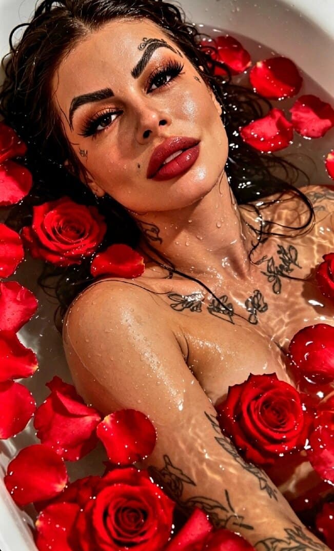 Aryanna🍒lusty banner image
