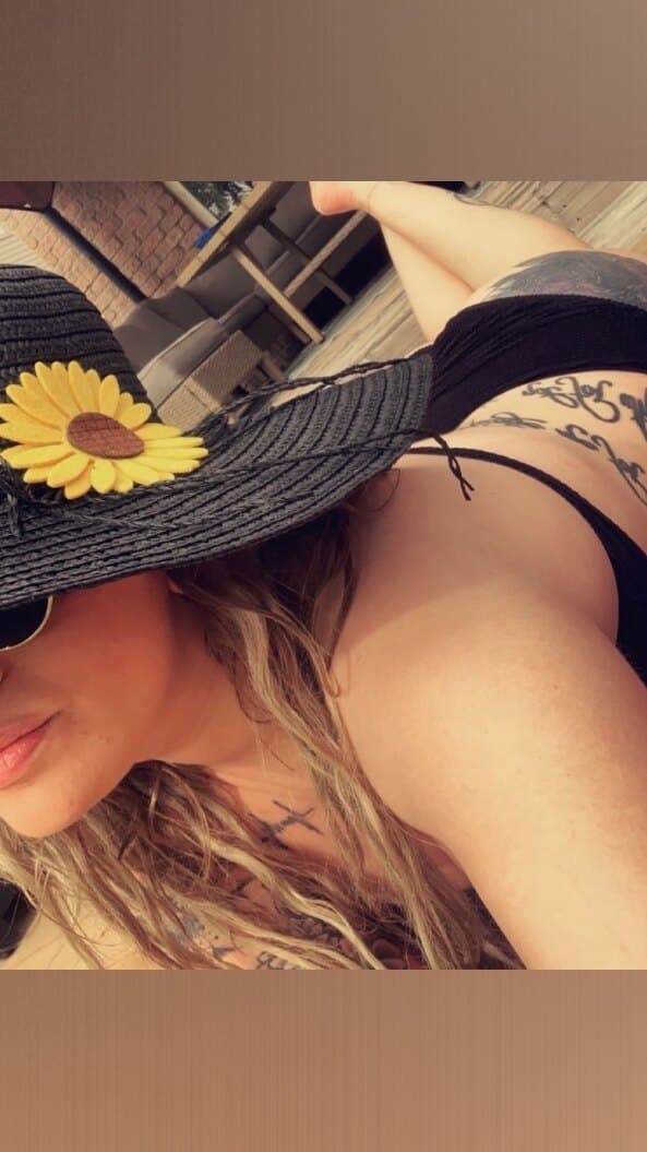 queenbeee π banner image