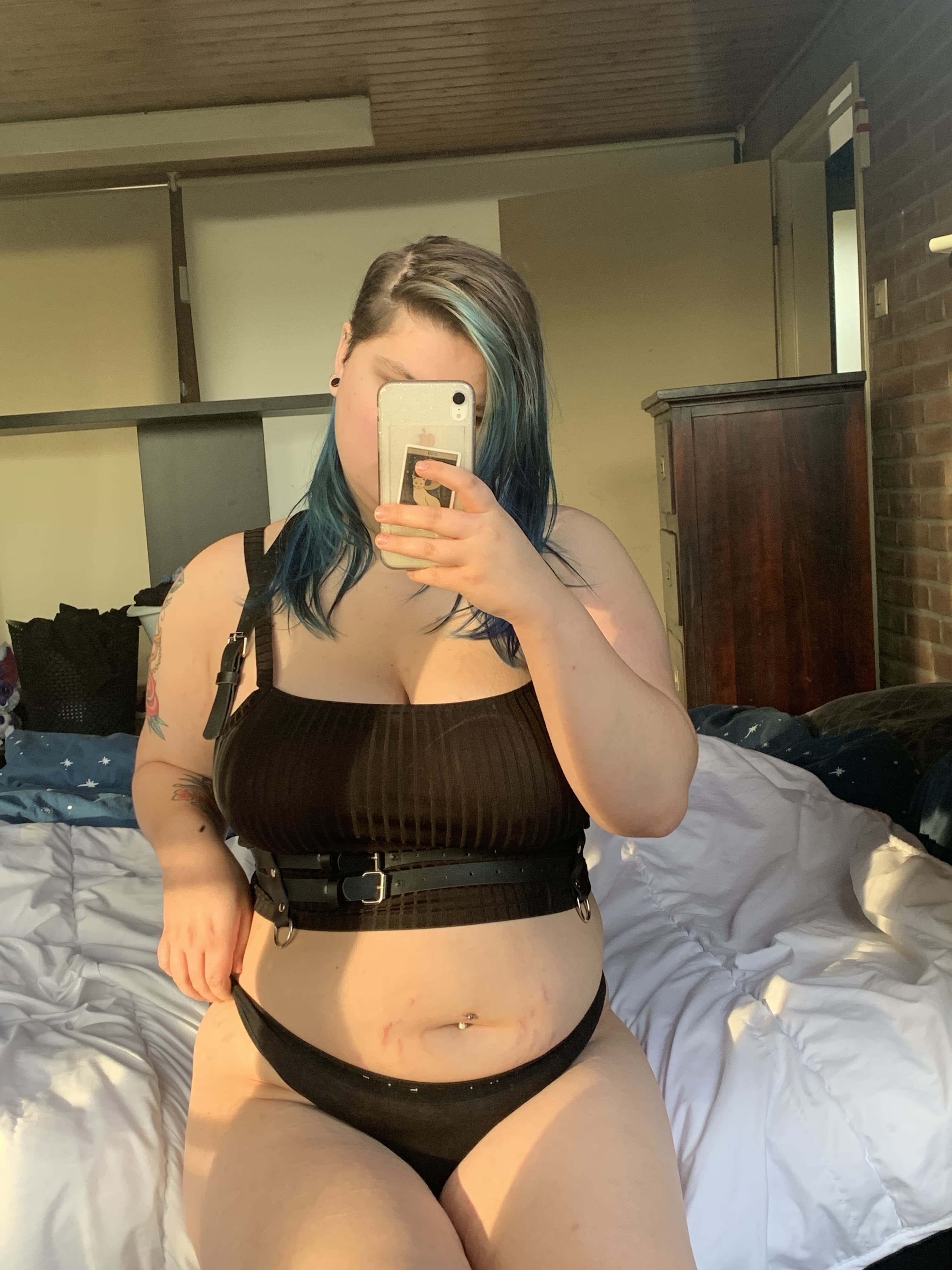 Devony 🖤 banner image