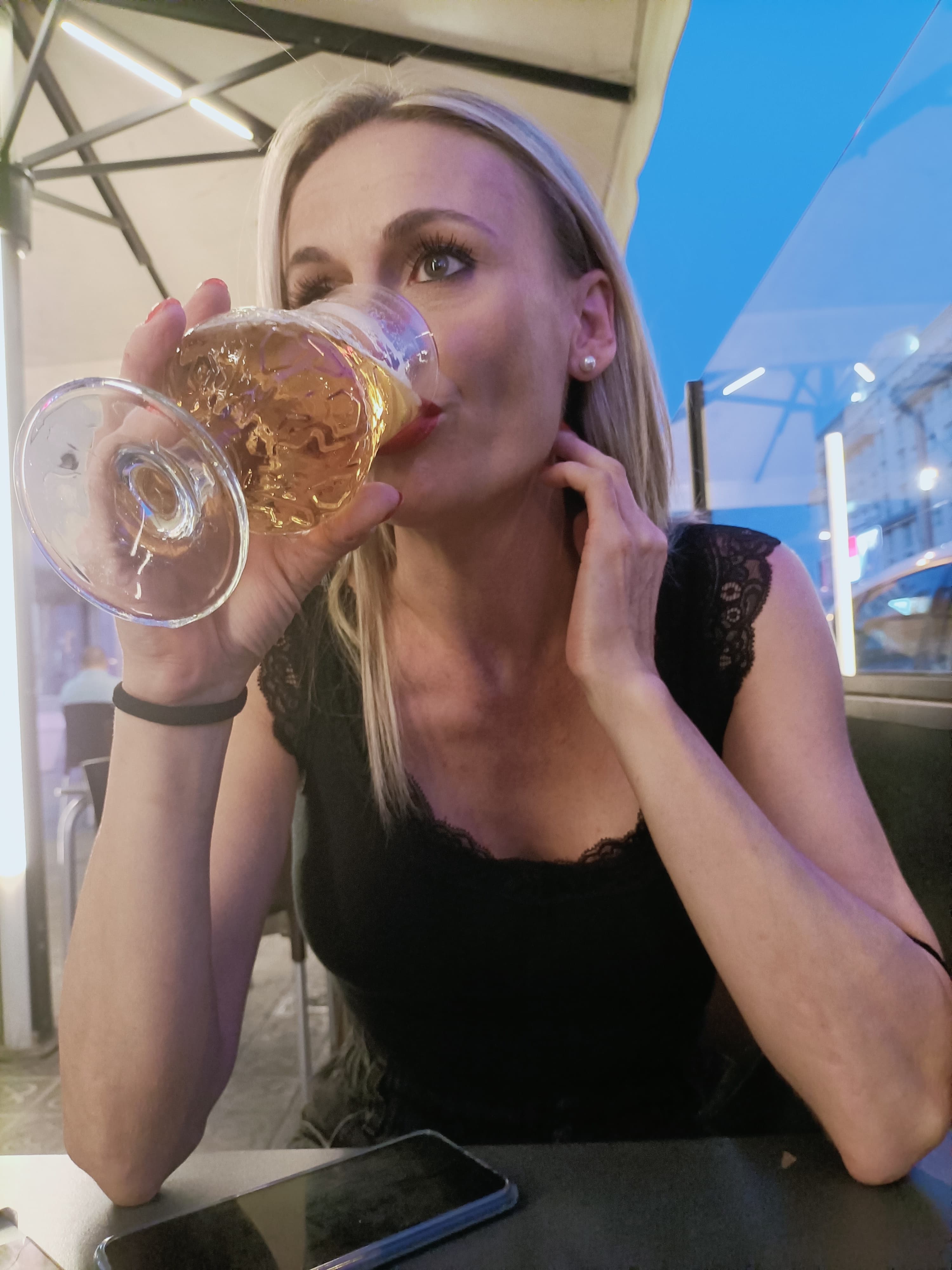 soyLaraLovefree banner image