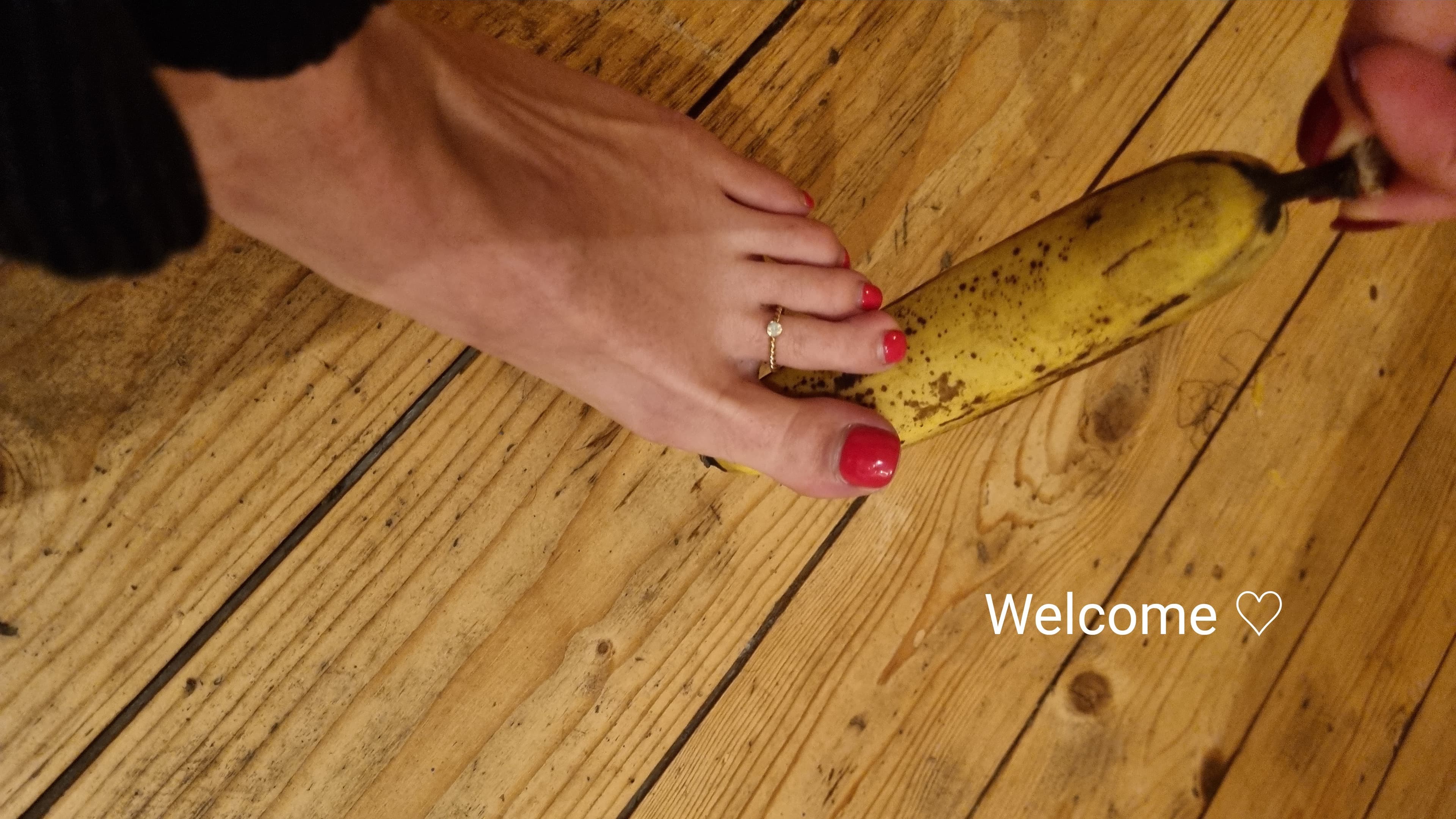 TINY FEET 👣 banner image