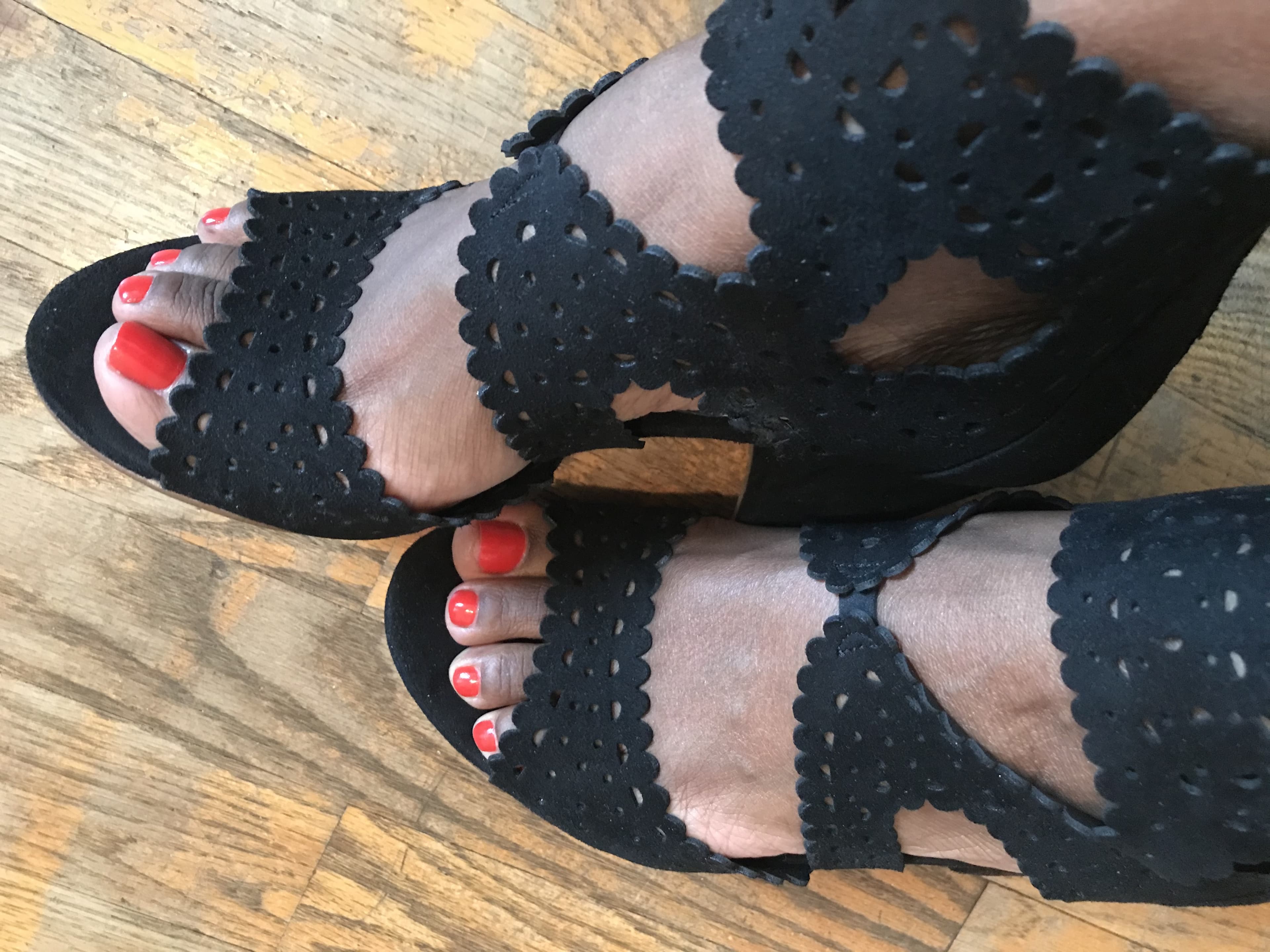 EbonyFeet_LadyinRed banner image