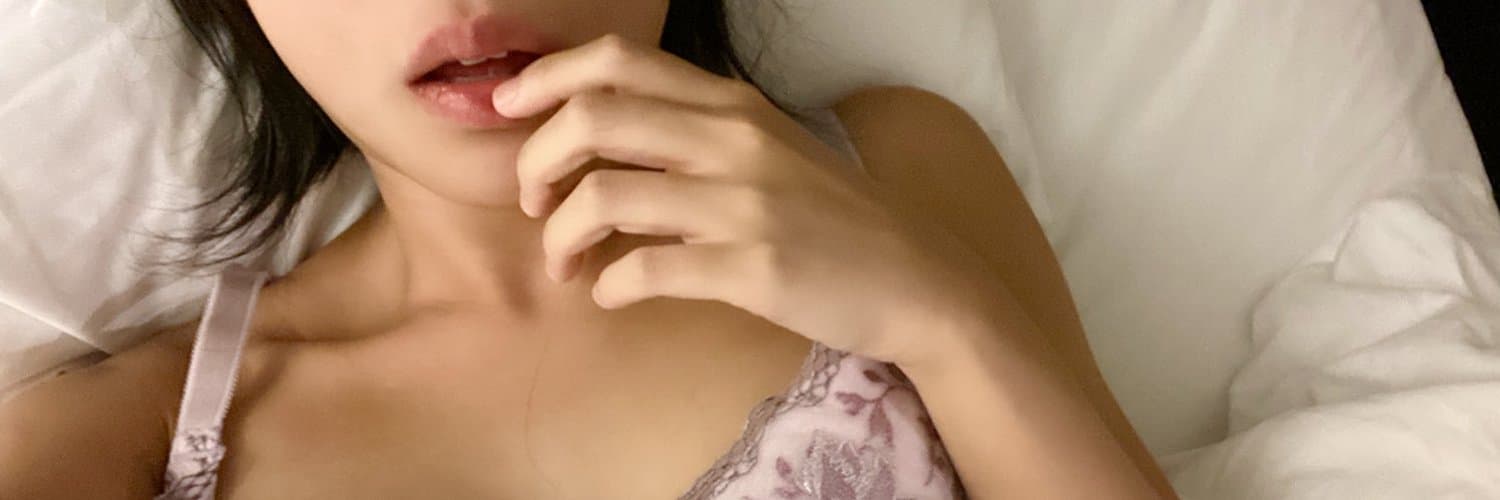 多汁白桃妹🍑 banner image