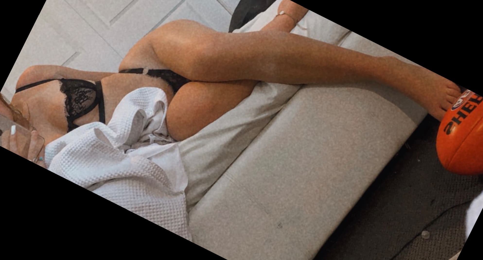 tenisee 🦋💦 banner image