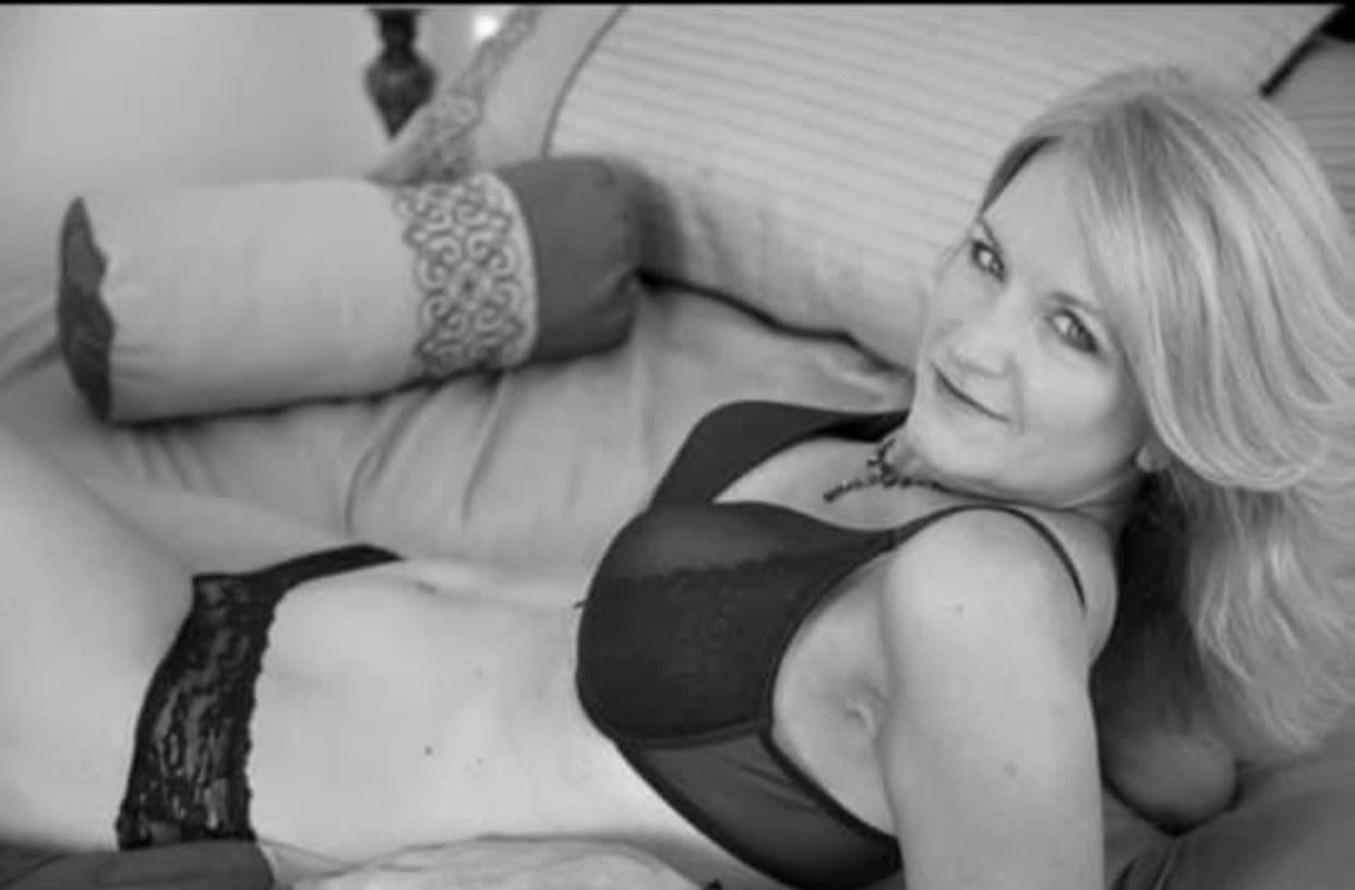 Hotblondewife87.2 banner image