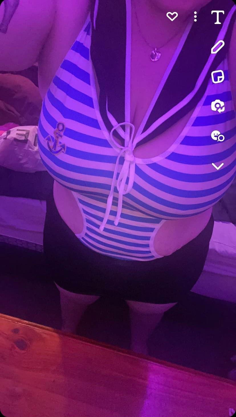 Curvy girly banner image
