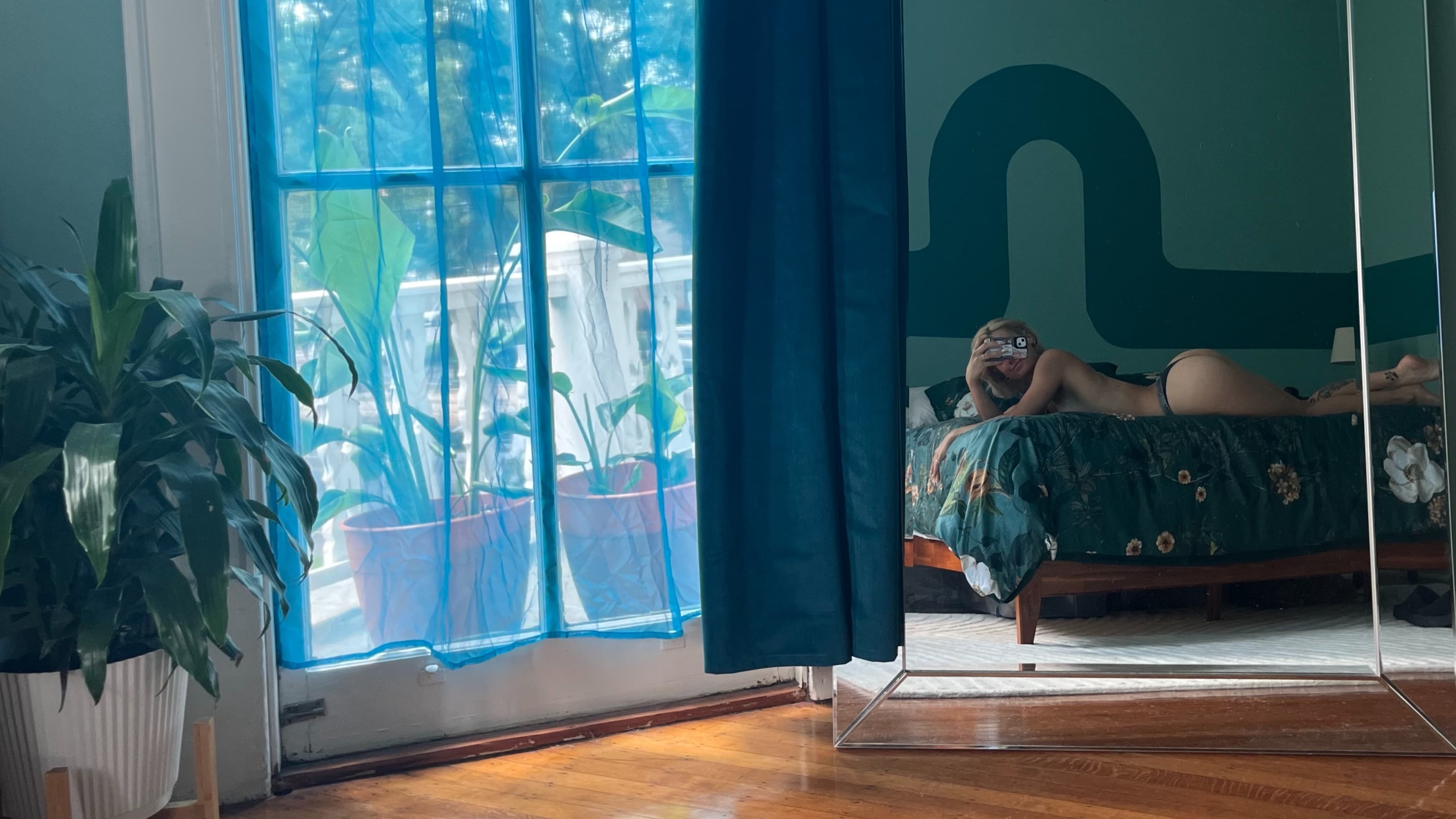 XOXO Holly banner image