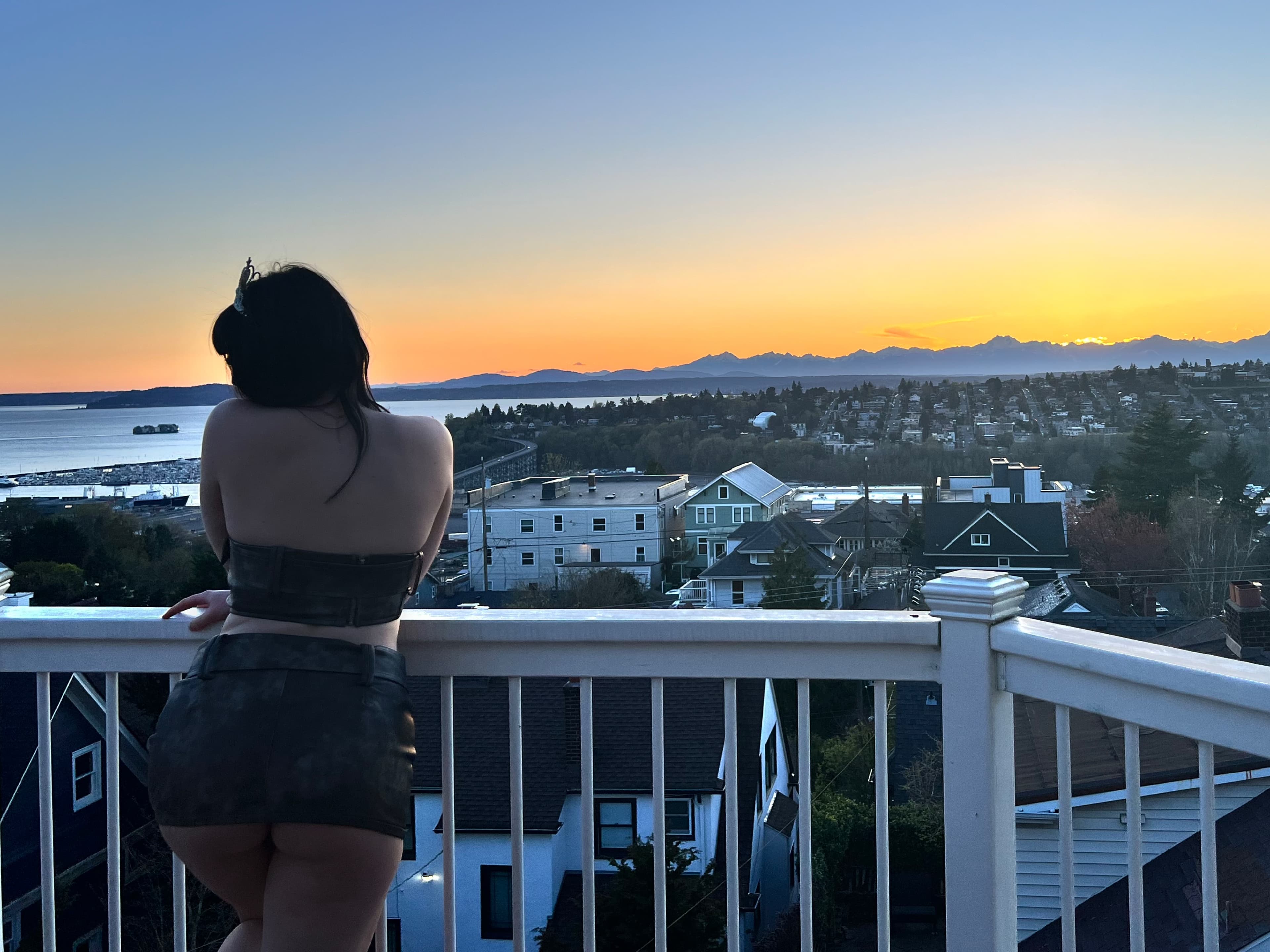 ella<3 banner image
