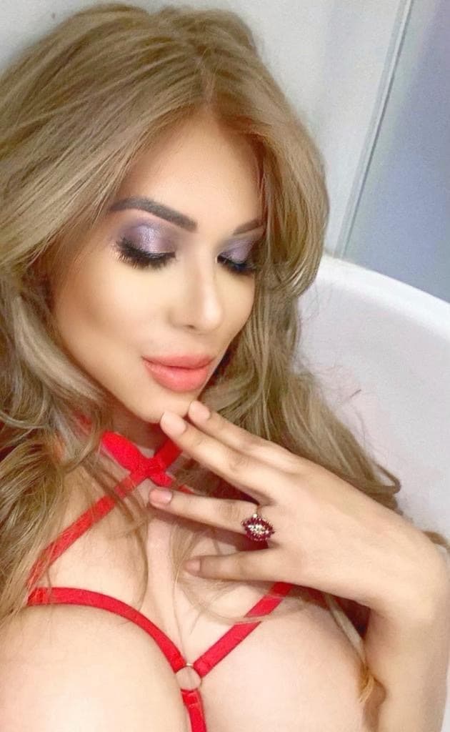 mia hot ❤️ banner image