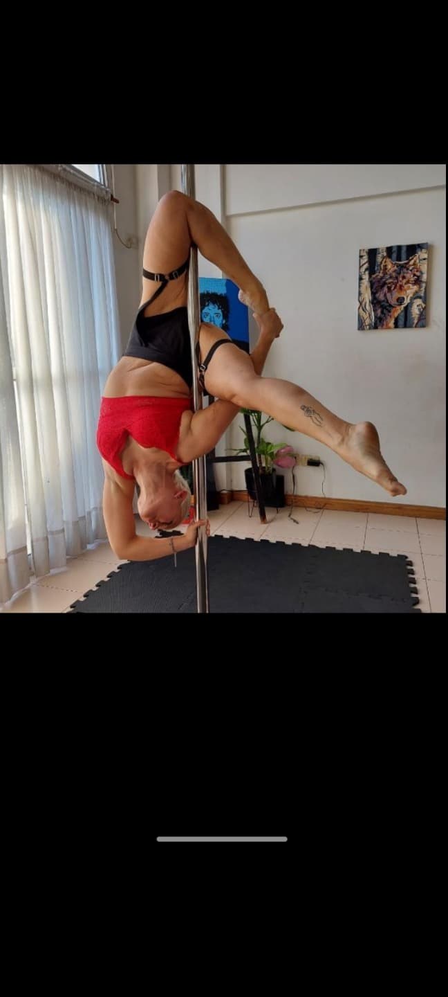 Lour Poledancer banner image
