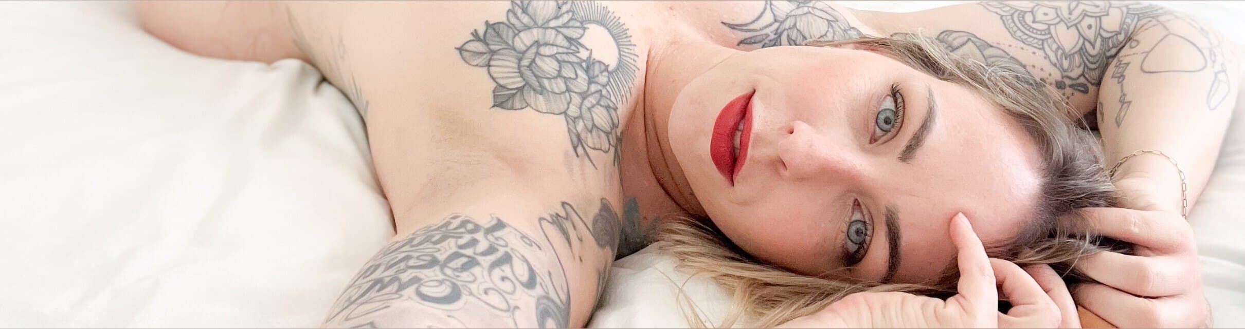 InsideAbbey💜 banner image