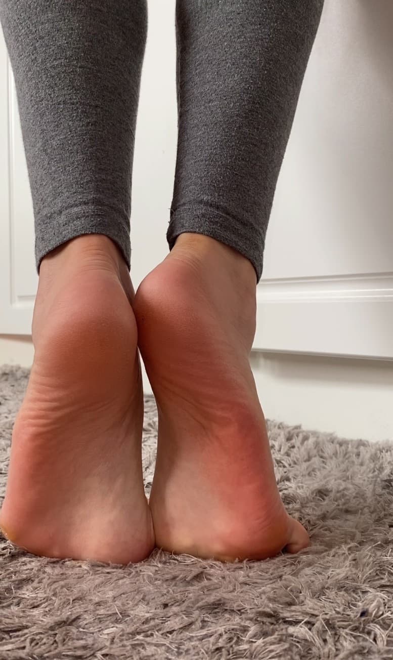 VikkiPetiteFeet banner image