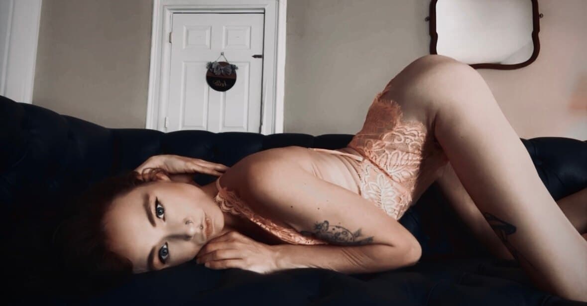 Victoria sunshineandstuff. 🖤👽☀️ banner image