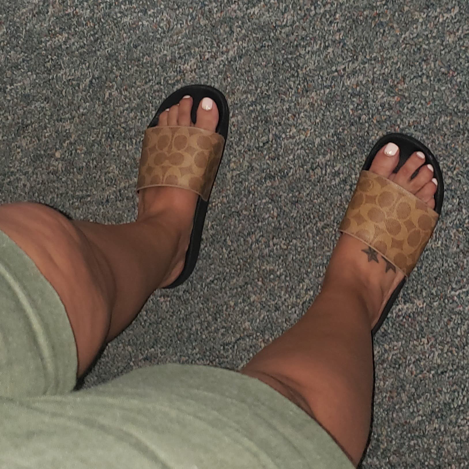 PrettyFeetE banner image