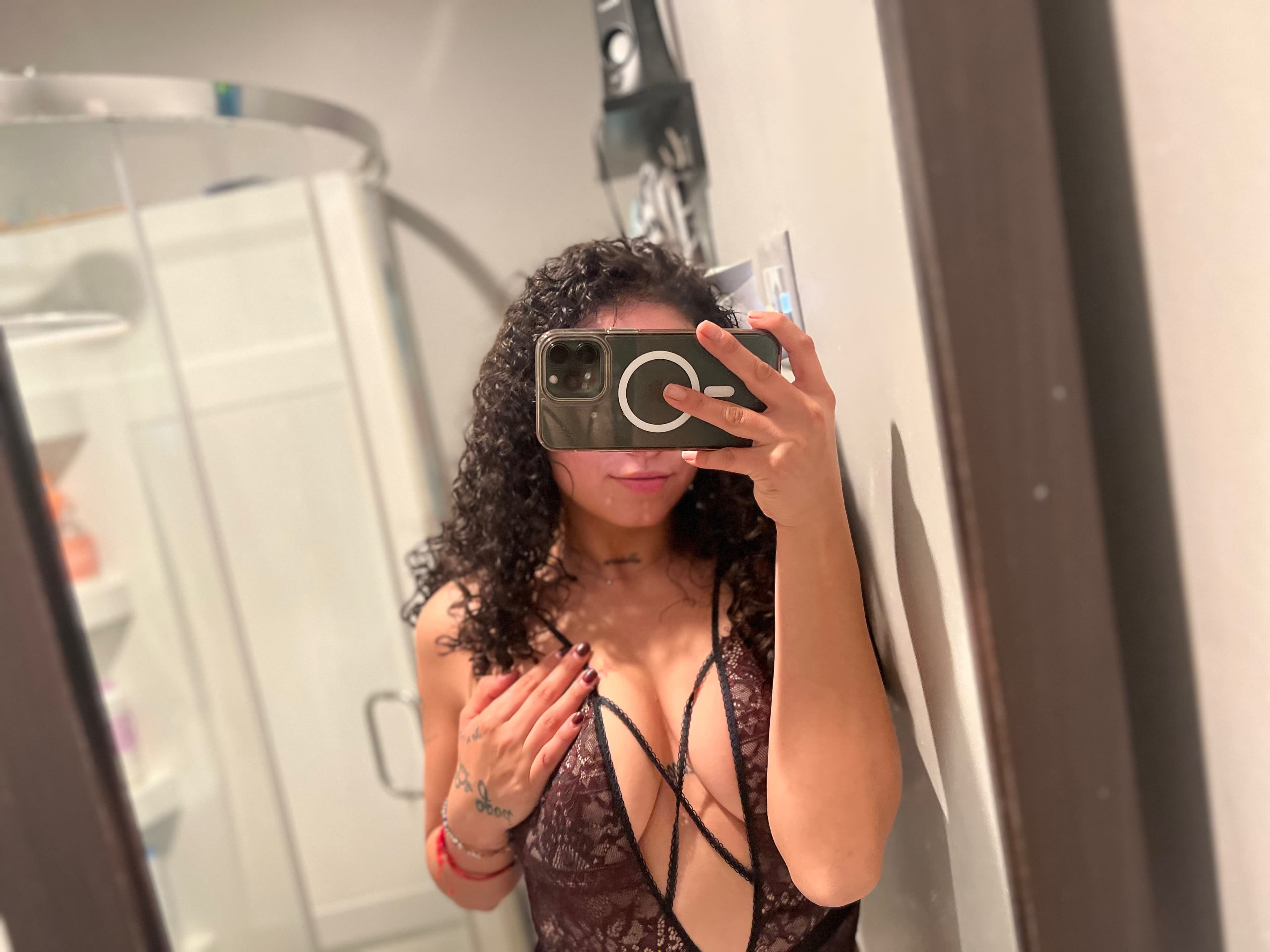 Honeyyy banner image