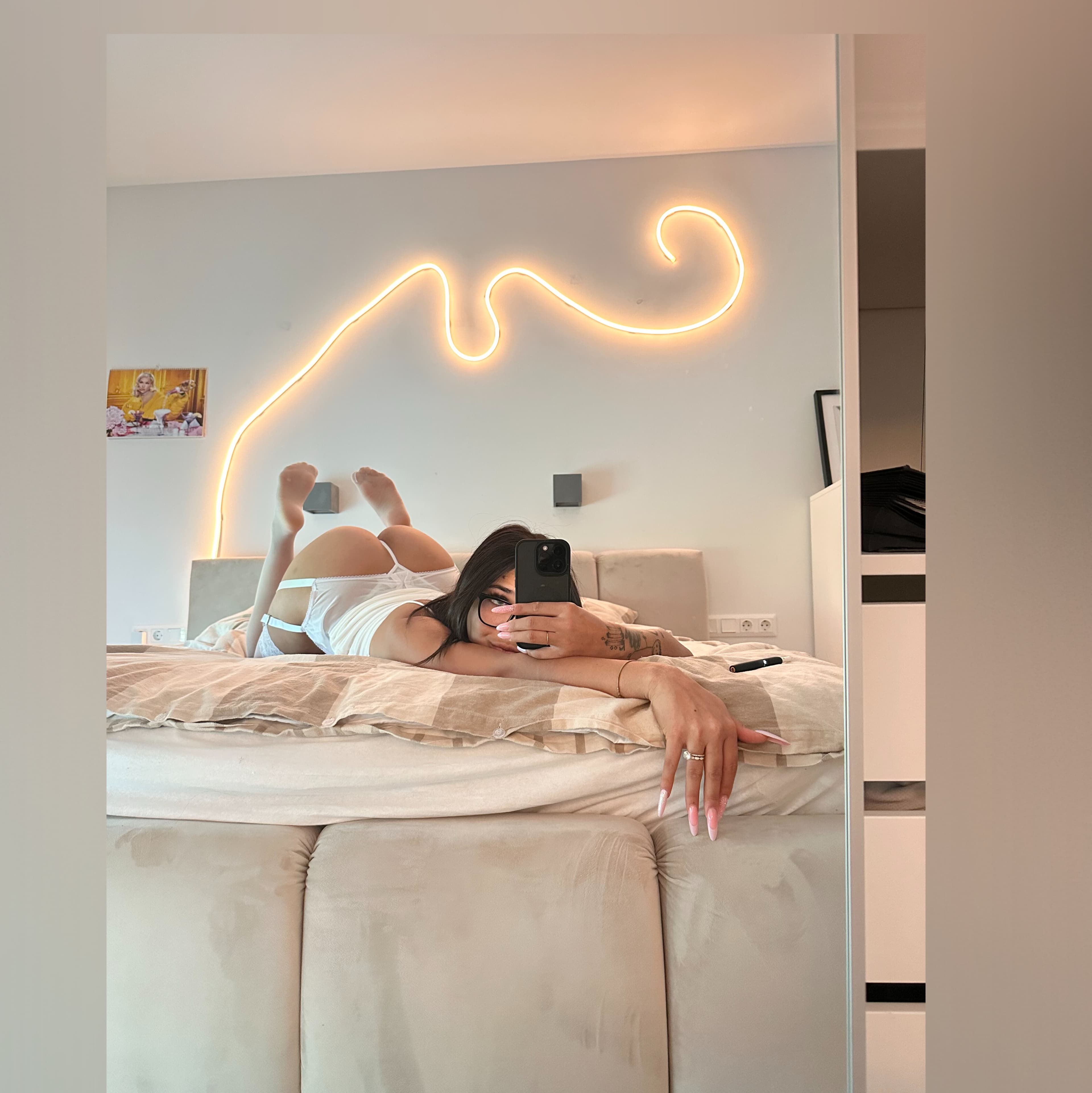 Ella🪽 banner image