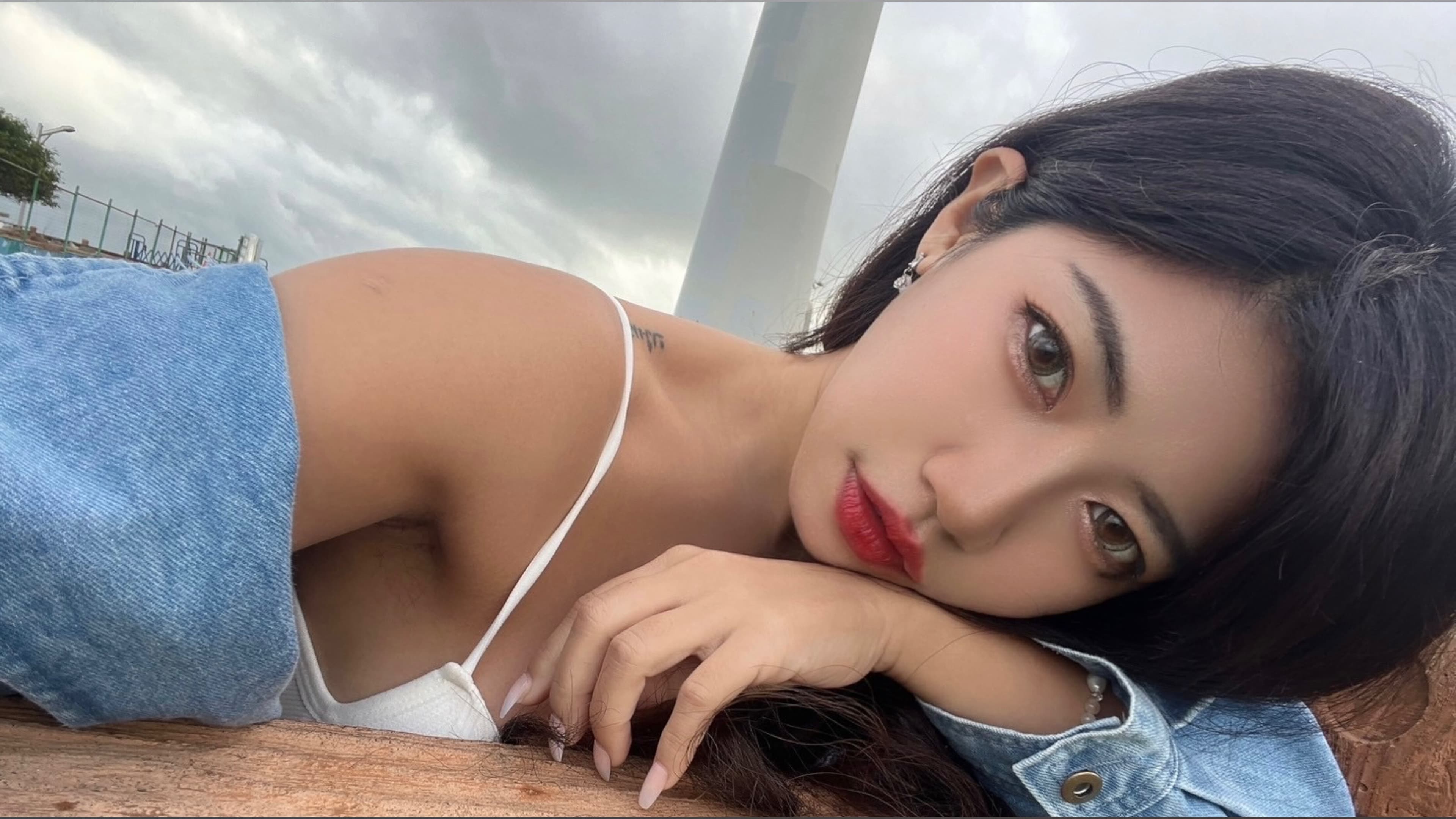 王語瞳-hitomi banner image