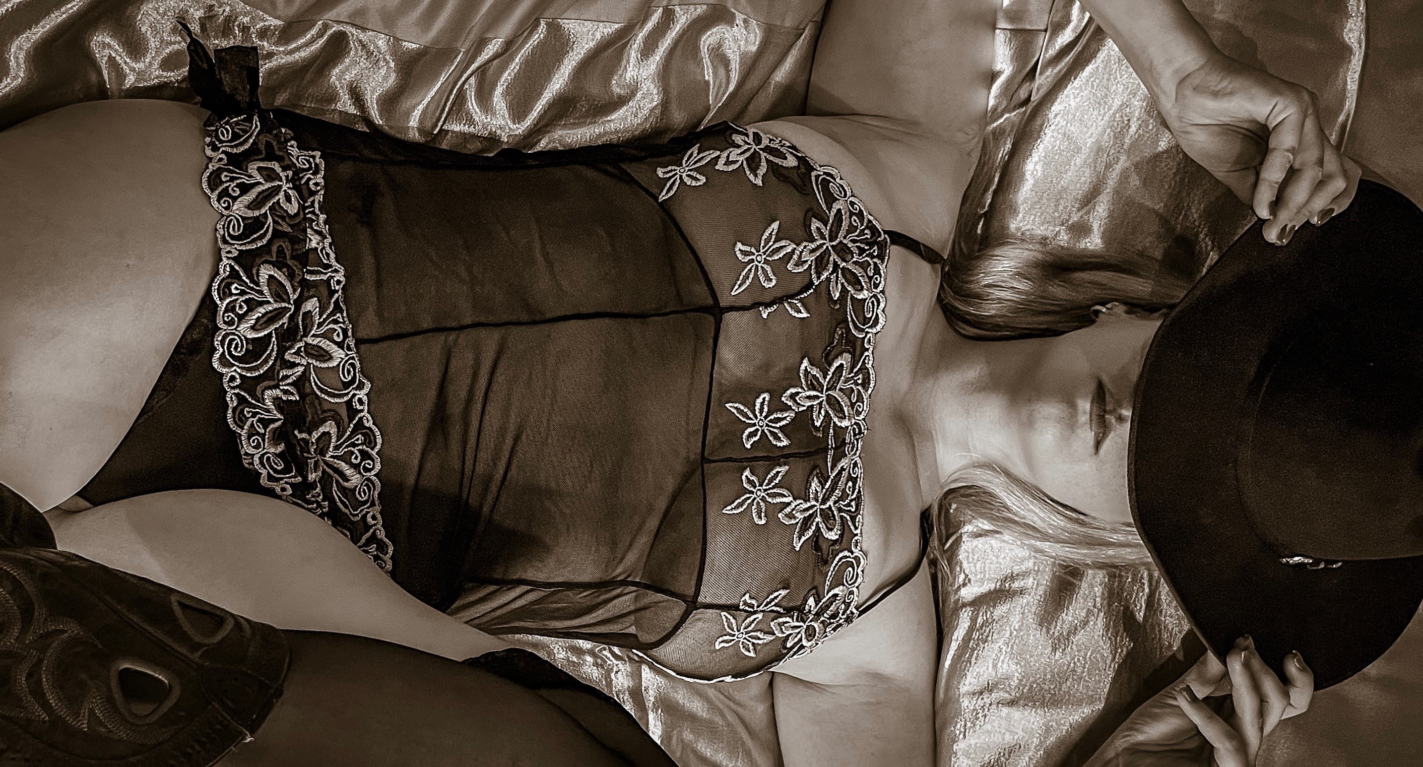 CurvyCowgirl_69 banner image
