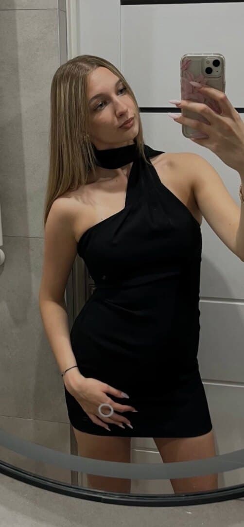 Noémi Berkes banner image