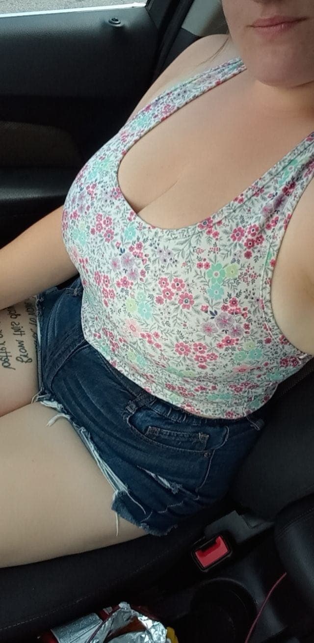 Curvy Brunette banner image
