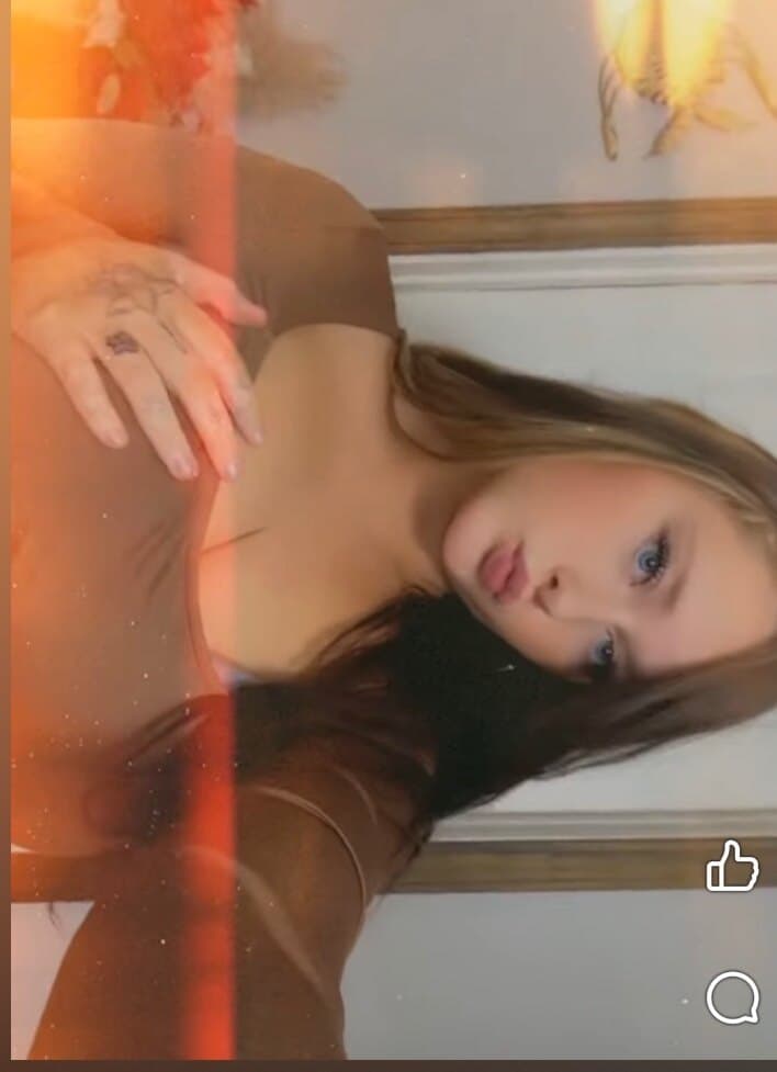 QueenChels95 banner image