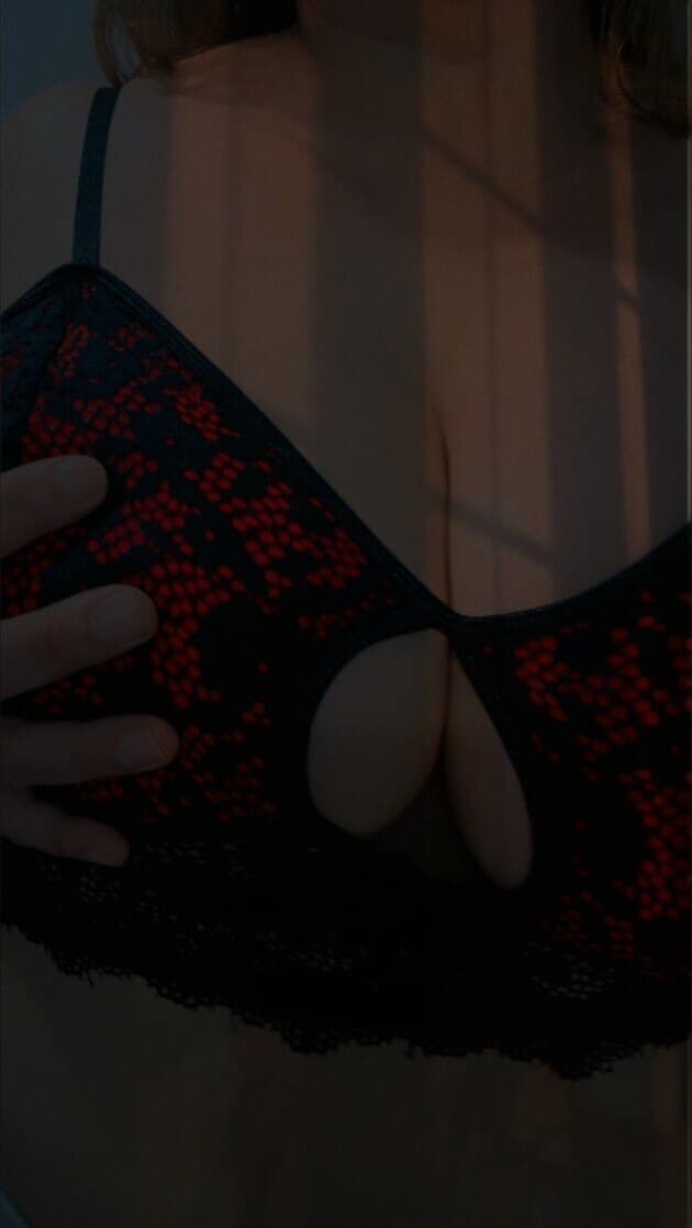 Luna curvy banner image
