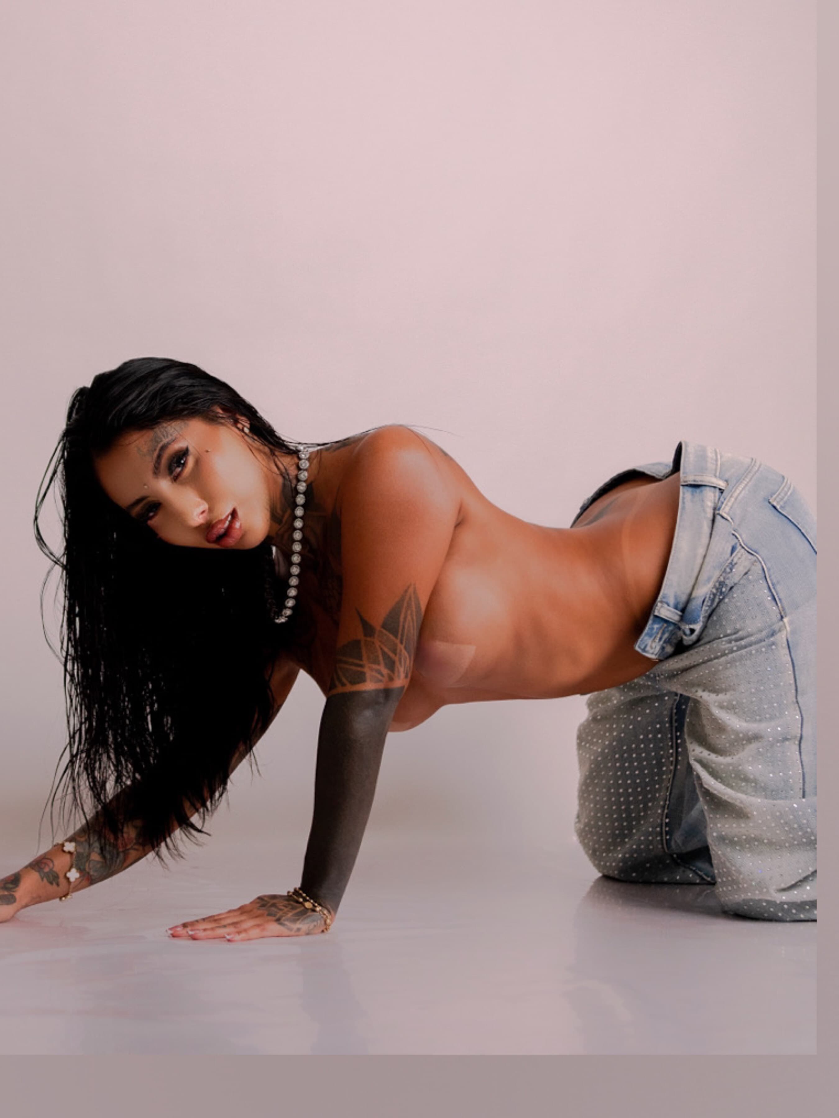 JENN REINA👑 YOUR HORNIEST GIRL NXT DOOR banner image