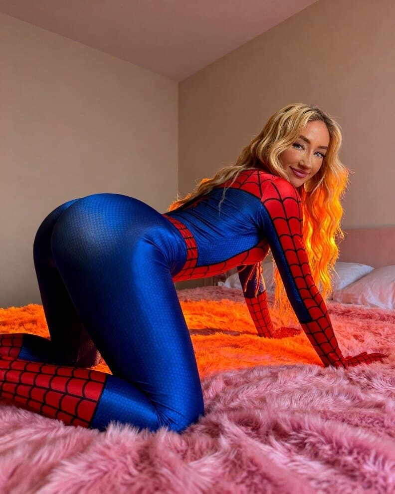 zoe hampton๐ banner image