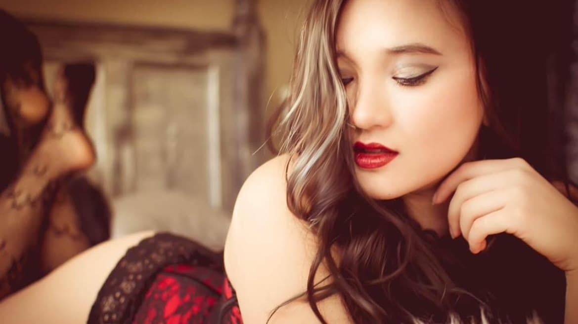 Raven Lynette banner image