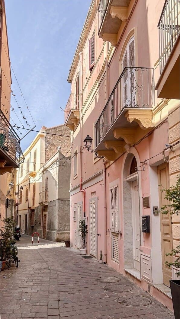 Marella.leonie banner image