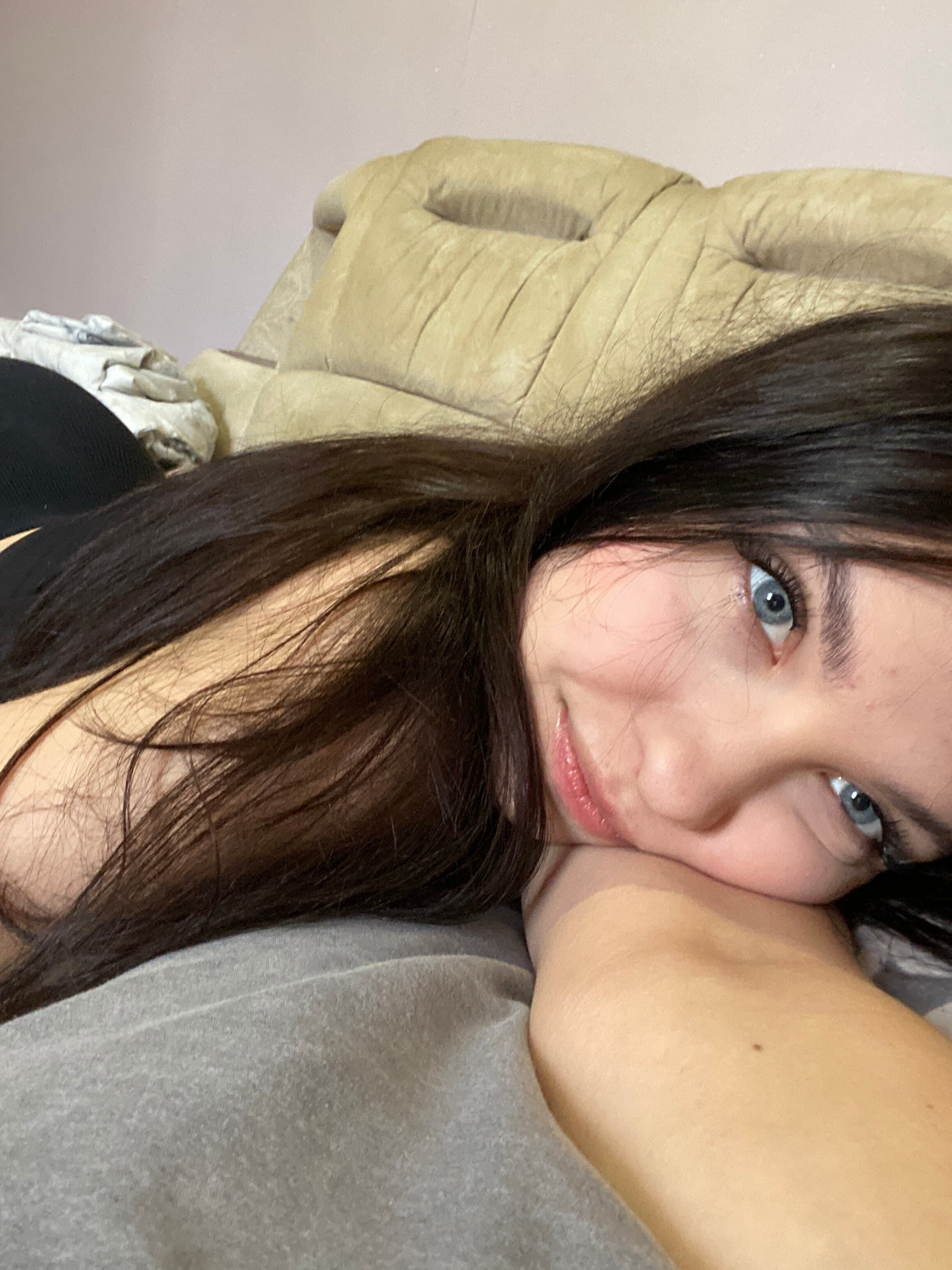 Emmi (18y/o) banner image