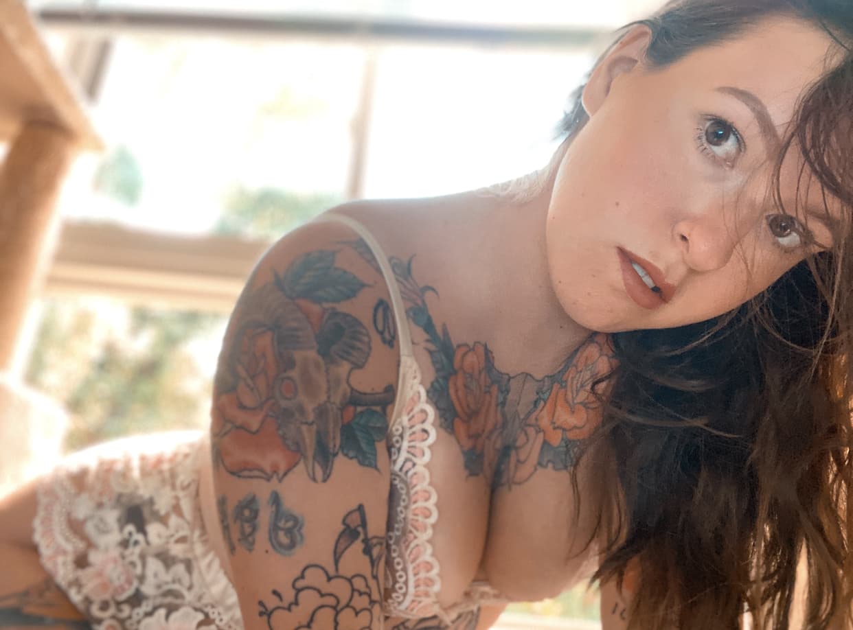 Bratly_xo banner image