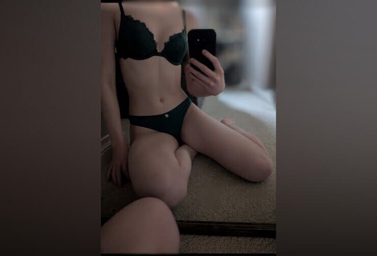 Onlinehottie69 banner image