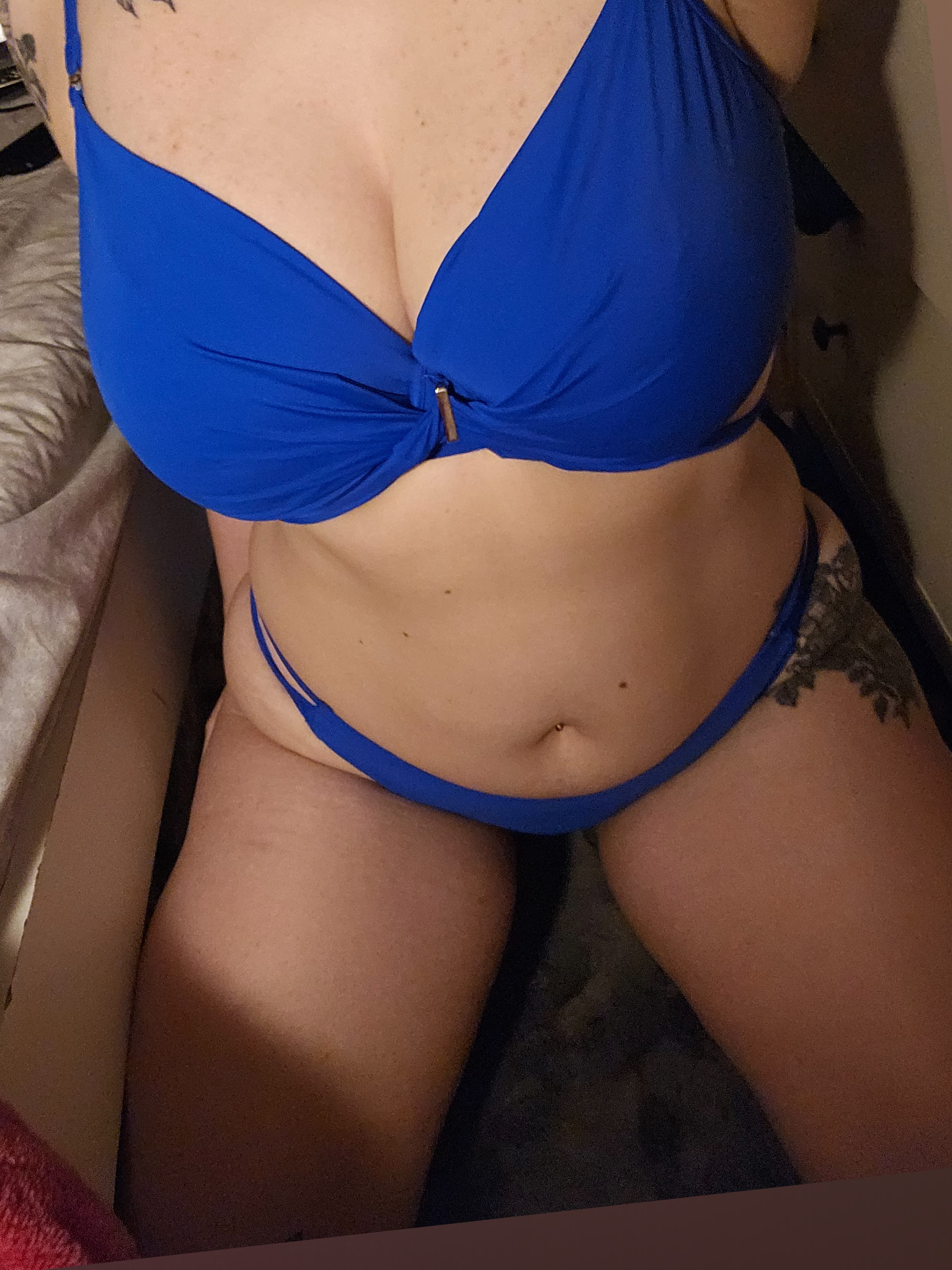 Big busty tall goddess banner image