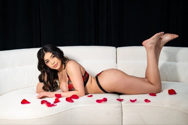 Amber | 4'10 π banner image