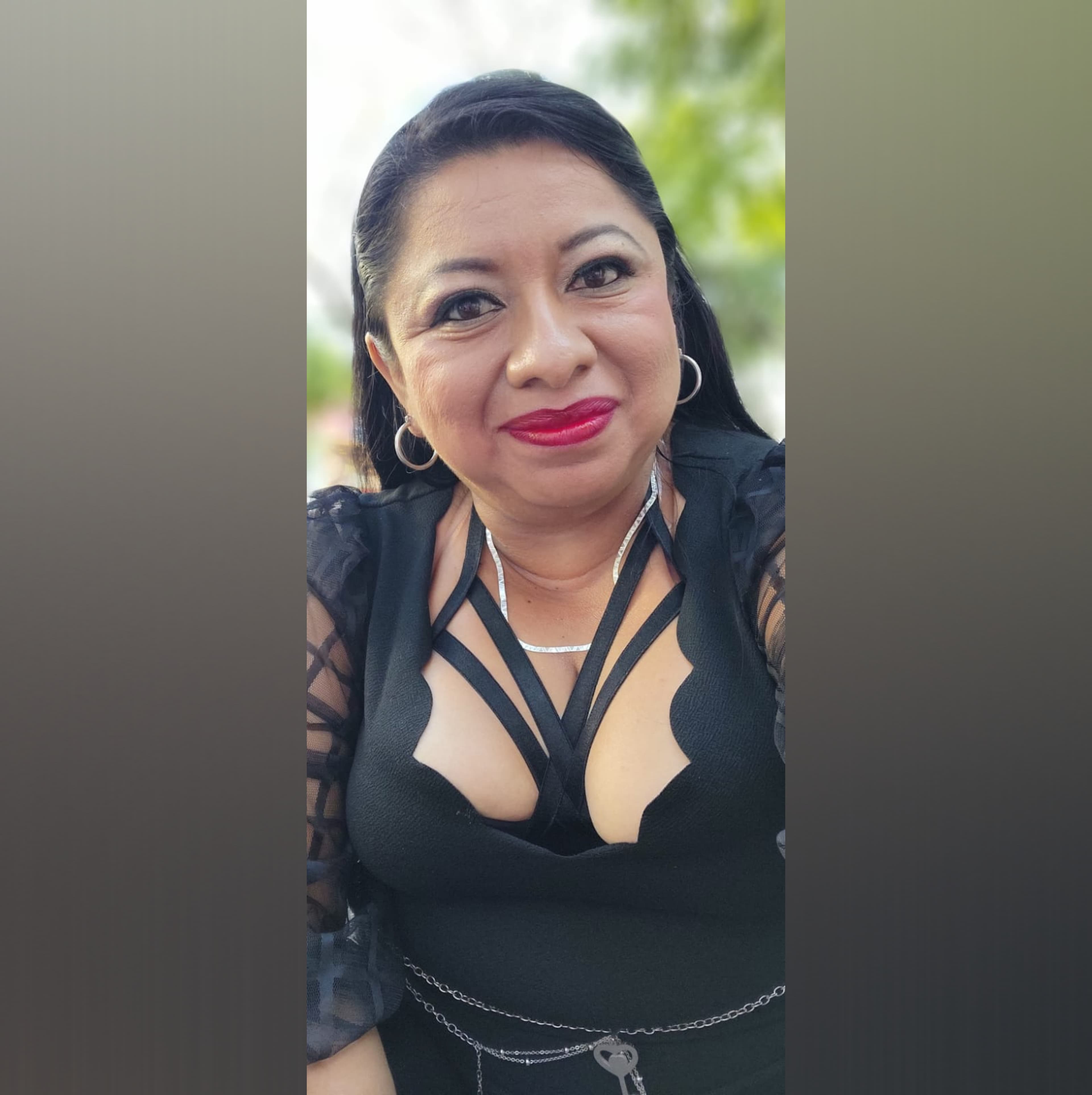 Laurita Curvy banner image