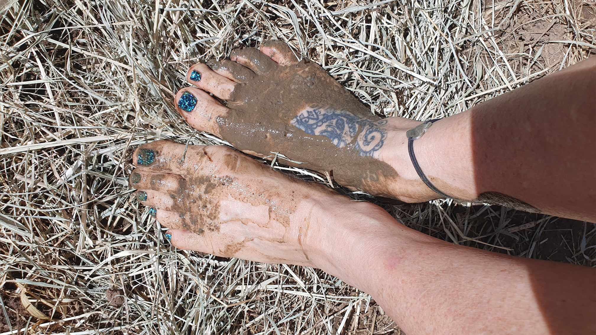 DirtyFeetShinyToes banner image