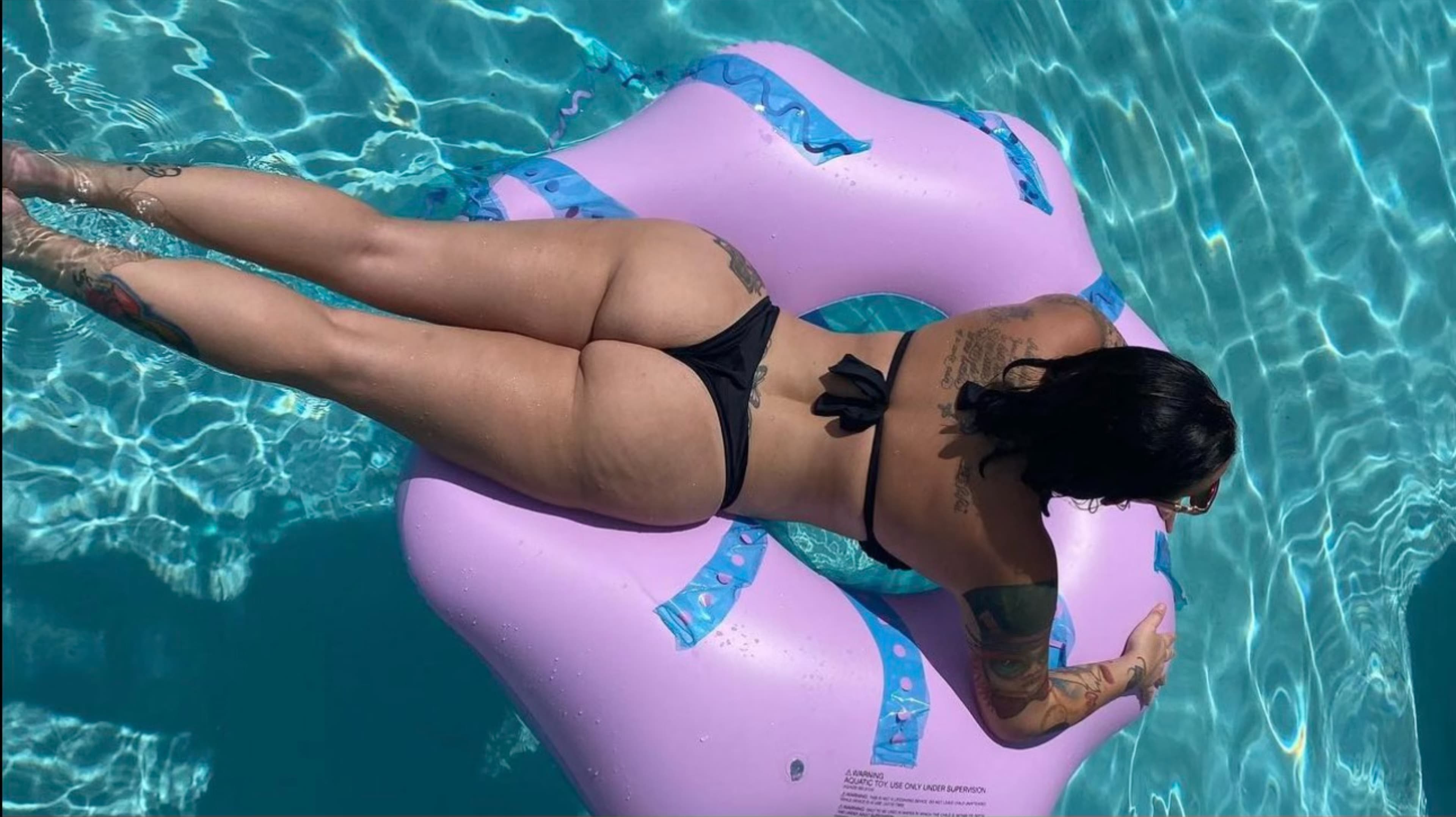 Busty Bunni π° banner image