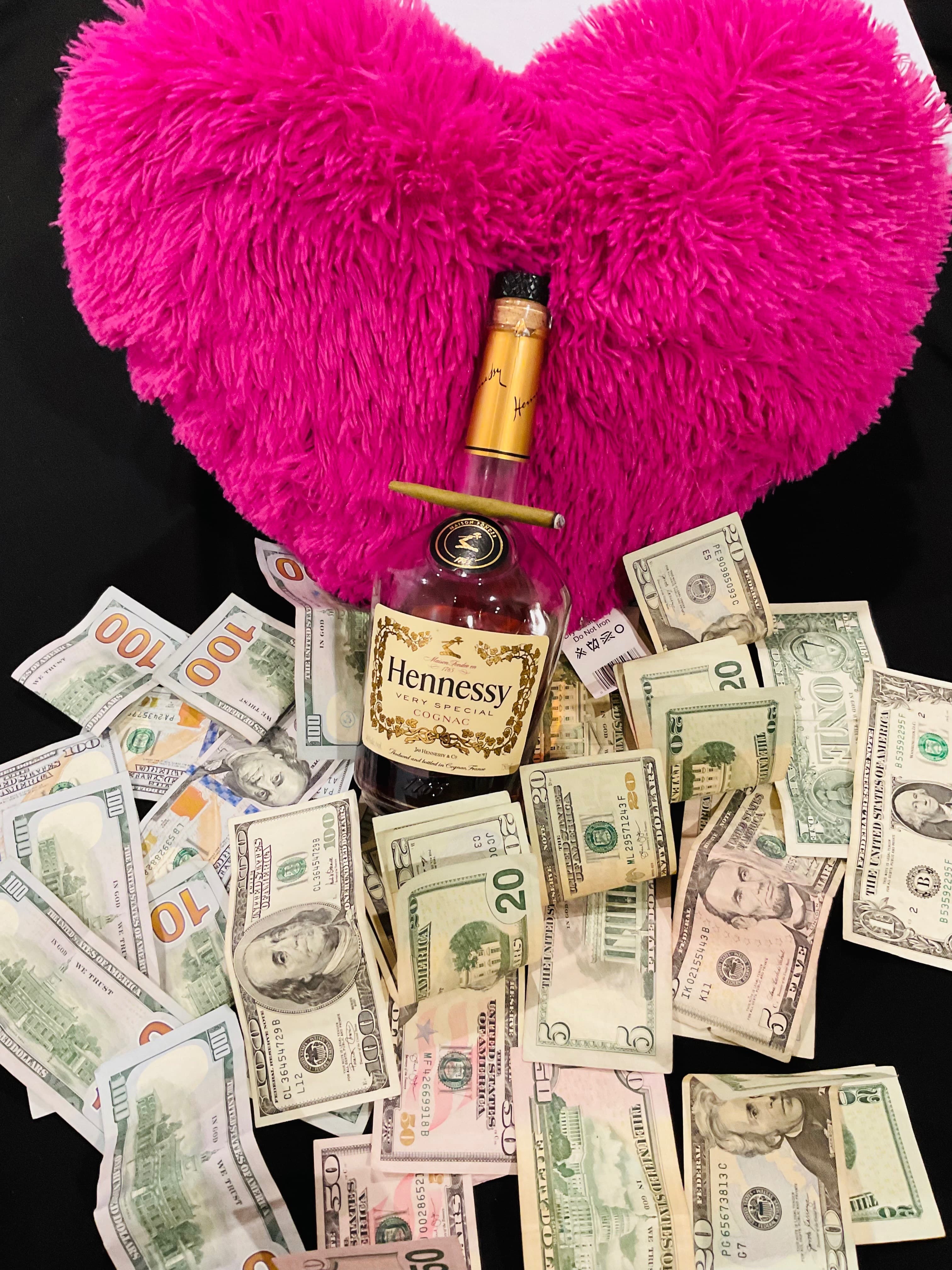 QUEEN HENNESSY 🥃 banner image