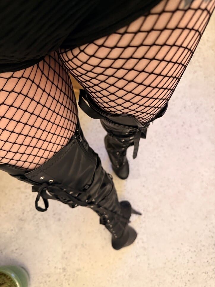 Mistress Scarlett boots banner image
