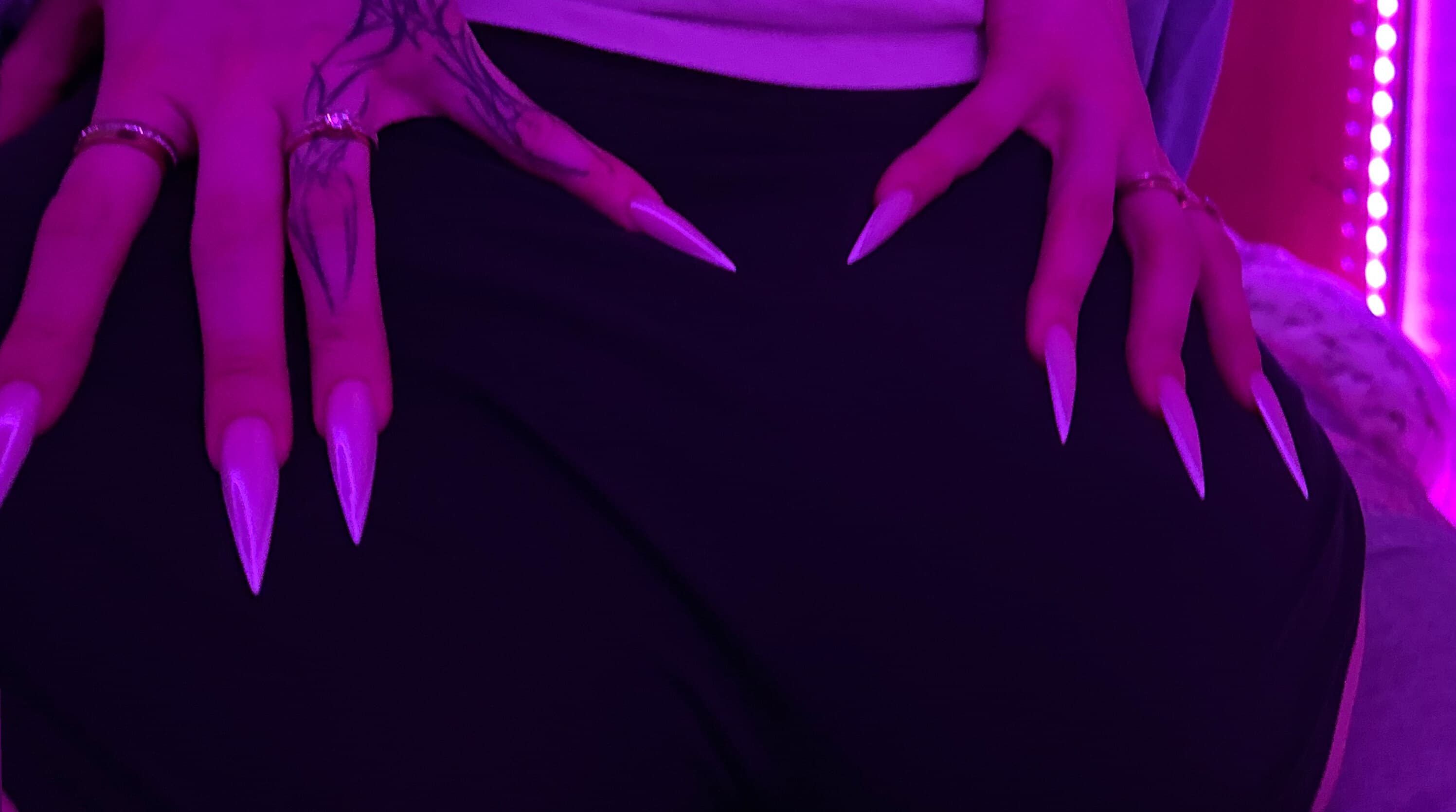 Your Goddess of Long Nails & Feet😈💅🏻 banner image