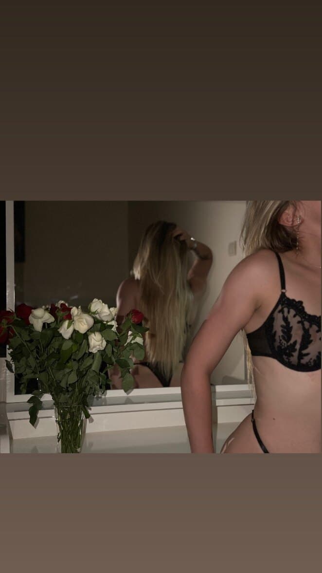Andrea Roxana banner image