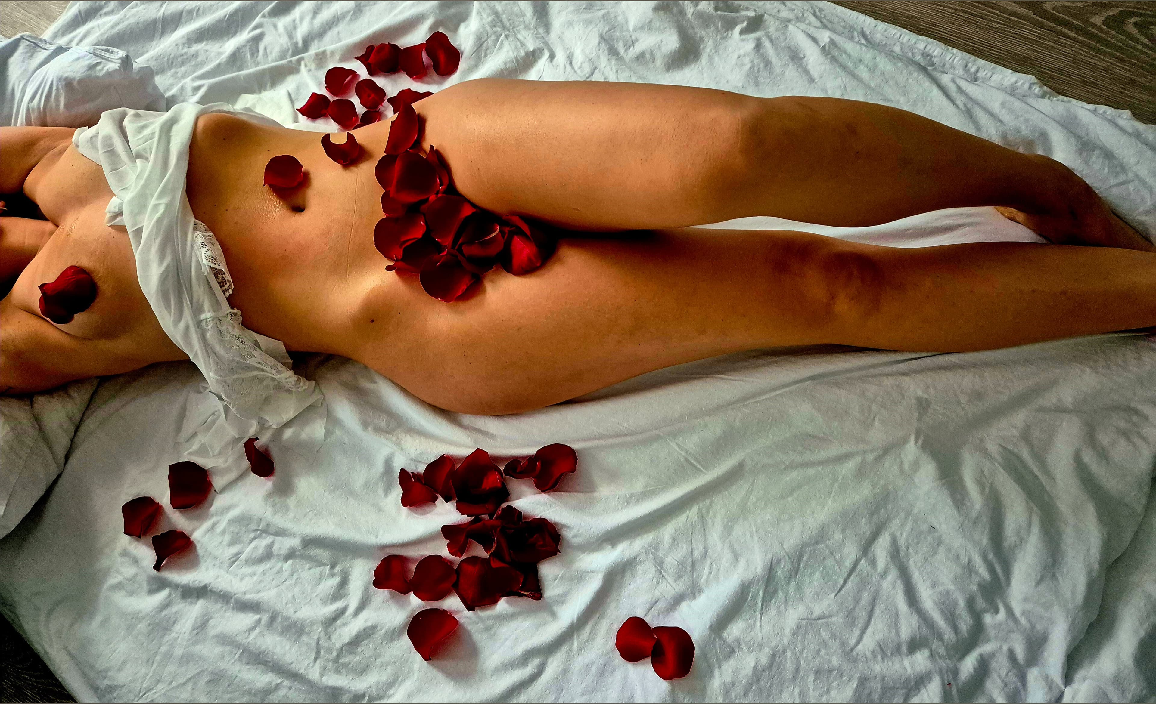 Nelia the naked Wife banner image