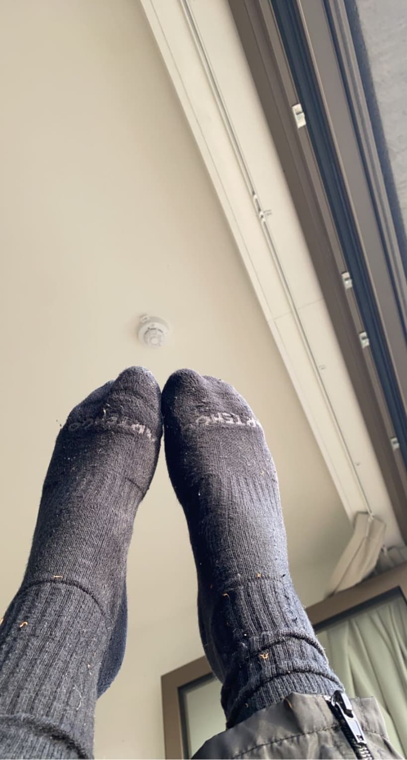 billionaires feet banner image