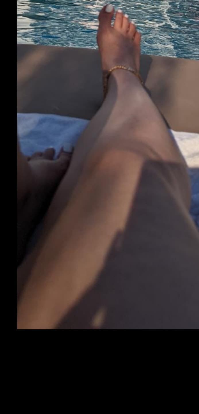 Small feet girl banner image