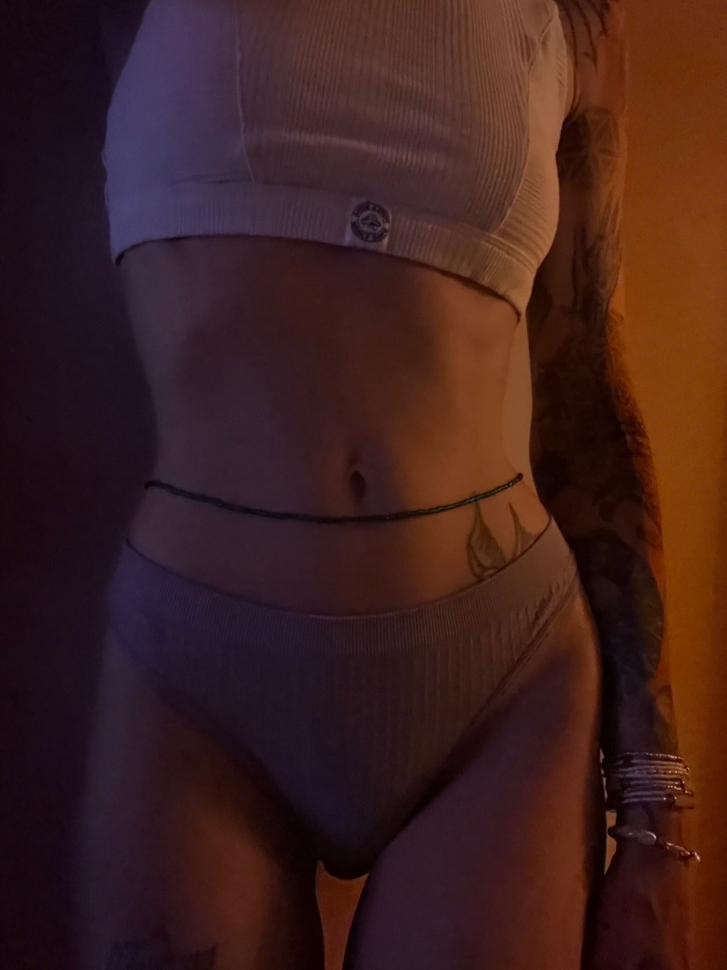Valentina_feetartist banner image
