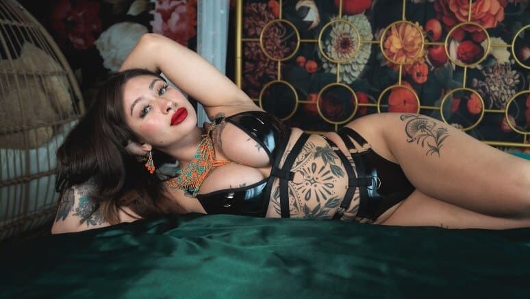 Ivy Aricello banner image