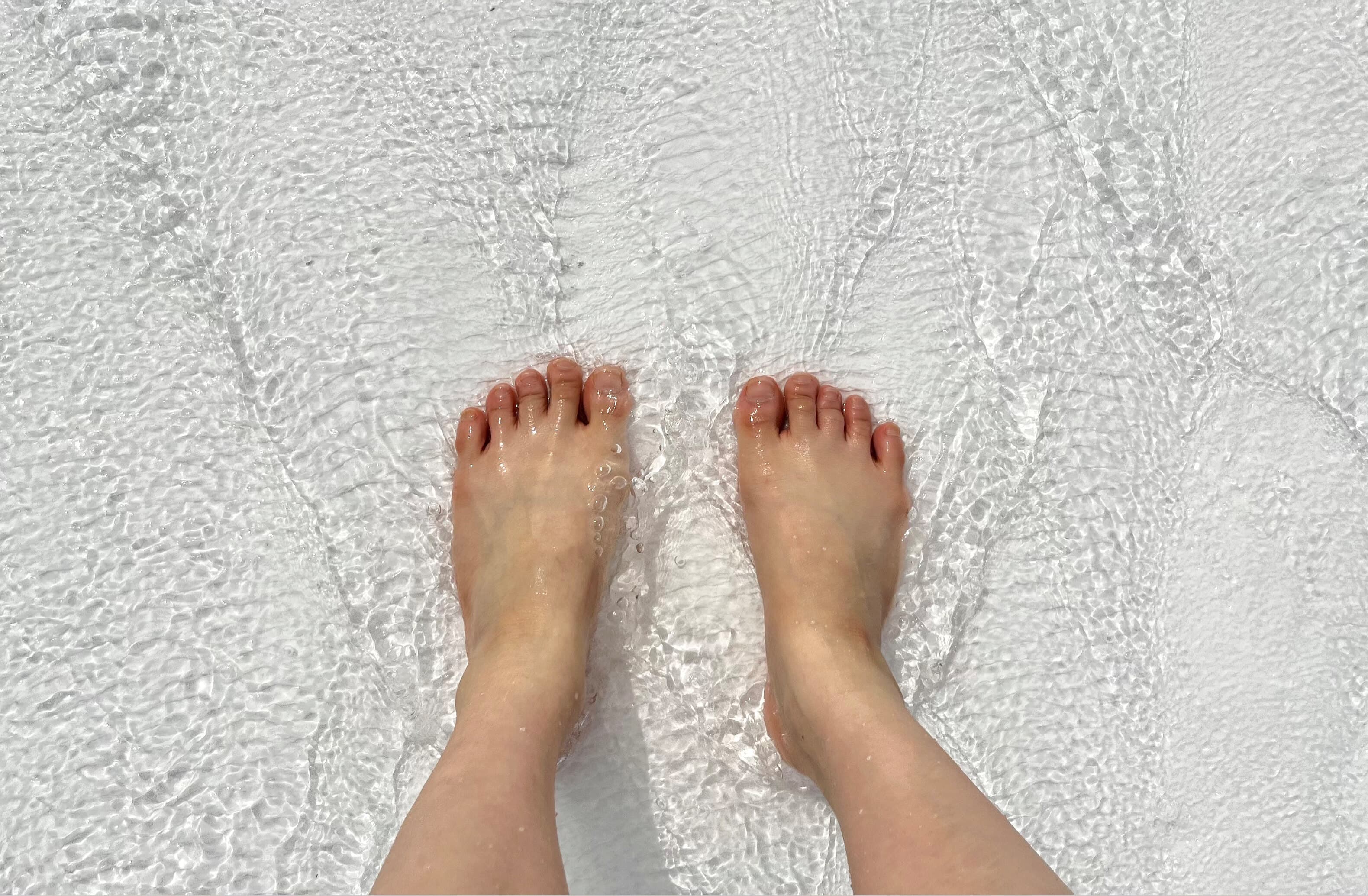 Tinyfeet.Ari banner image