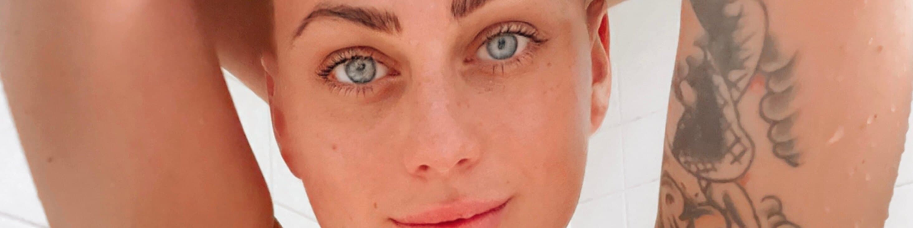 Mom with CAKES 💚 banner image