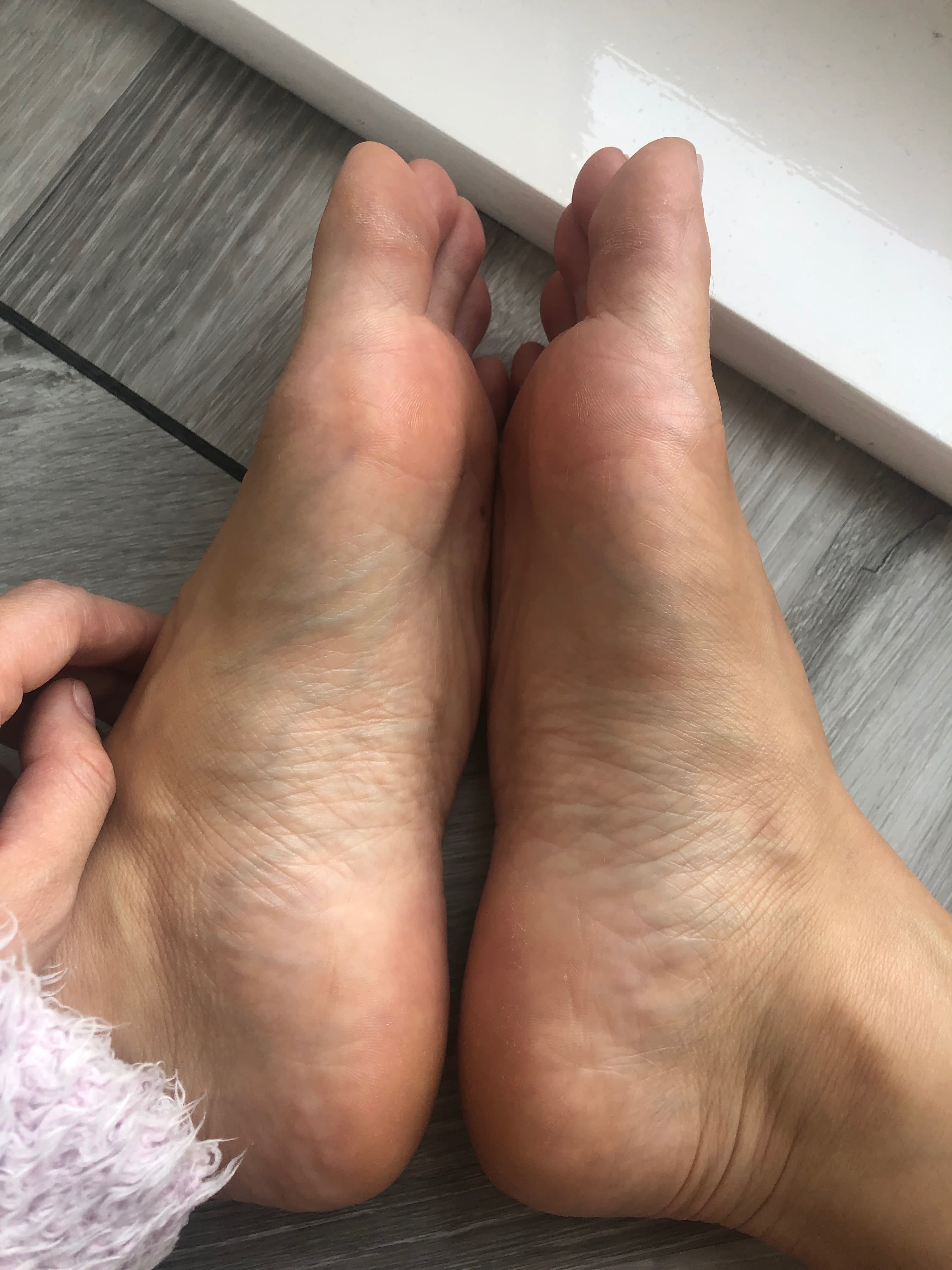 Long toes sells banner image